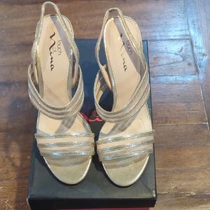 Touch Of Nina Heels Size 8 Taupe In Color